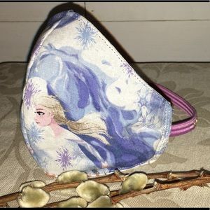 Girls FROZEN inspired polypropylene face mask 7-10